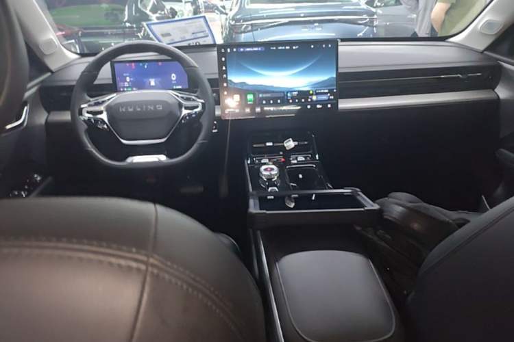Used Wuling Xingguang 2024 Co-Creation Edition 510 Advanced Model Center Console