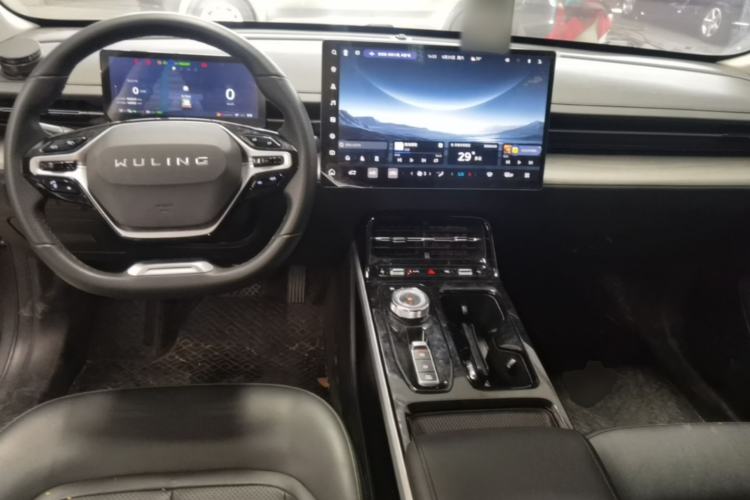 Used Wuling Xingguang 2024 Co-Creation Edition 150 Flagship Model Center Console