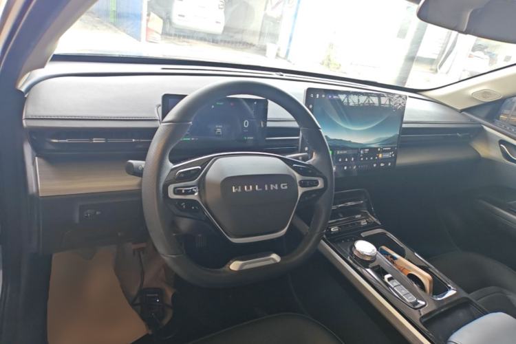 Used Wuling Xingguang 2024 Co-Creation Edition 510 Advanced Model Center Console