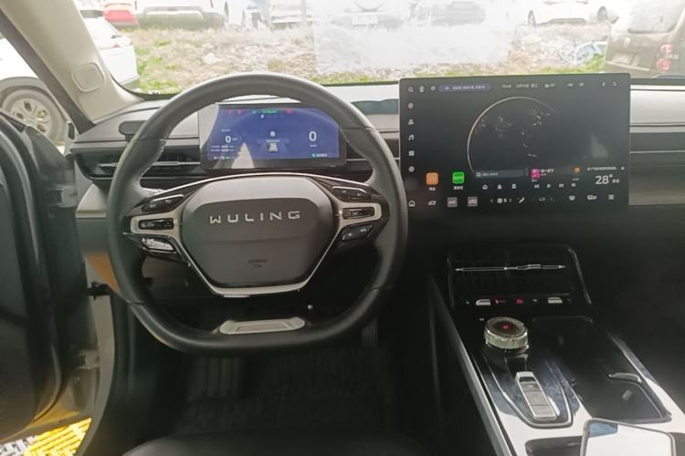 Used Wuling Xingguang 2024 Co-Creation Edition 510 Advanced Model Center Console