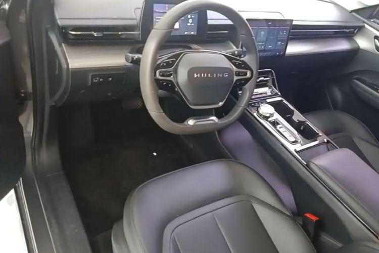 Used Wuling Xingguang 2024 Co-creation Edition 150 Standard Model Center Console