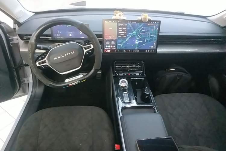 Used Wuling Xingguang 2024 Co-Creation Edition 510 Advanced Model Center Console