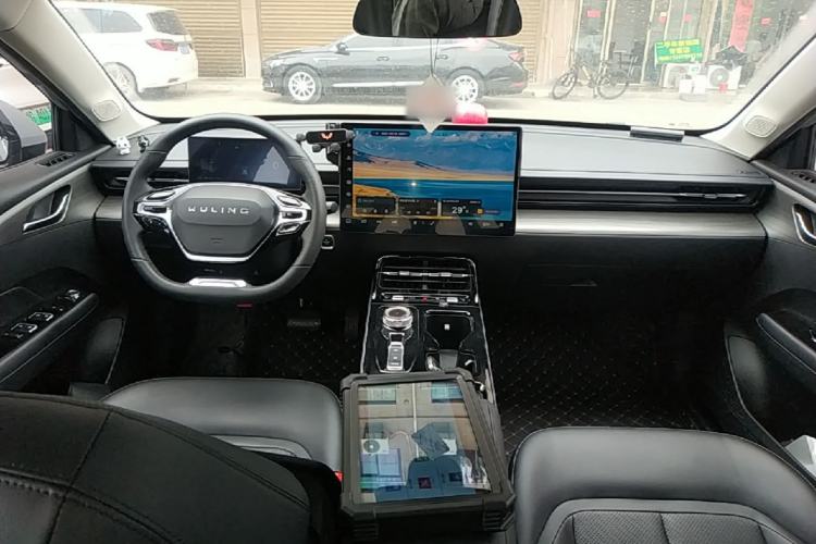 Used Wuling Xingguang 2024 Co-Creation Edition 510 Advanced Model Center Console