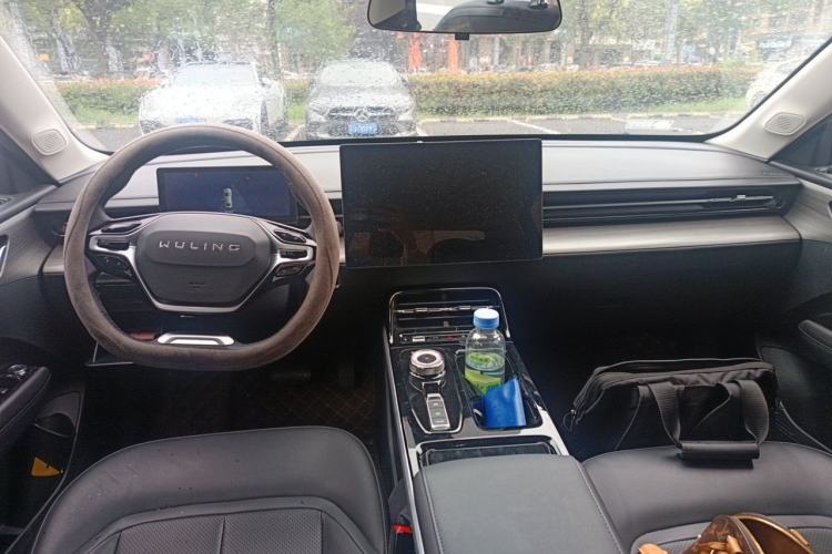 Used Wuling Xingguang 2024 Co-Creation Edition 510 Advanced Model Center Console