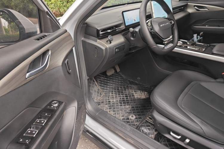 Used Wuling Xingguang 2024 Co-Creation Edition 510 Advanced Model Driver Seat