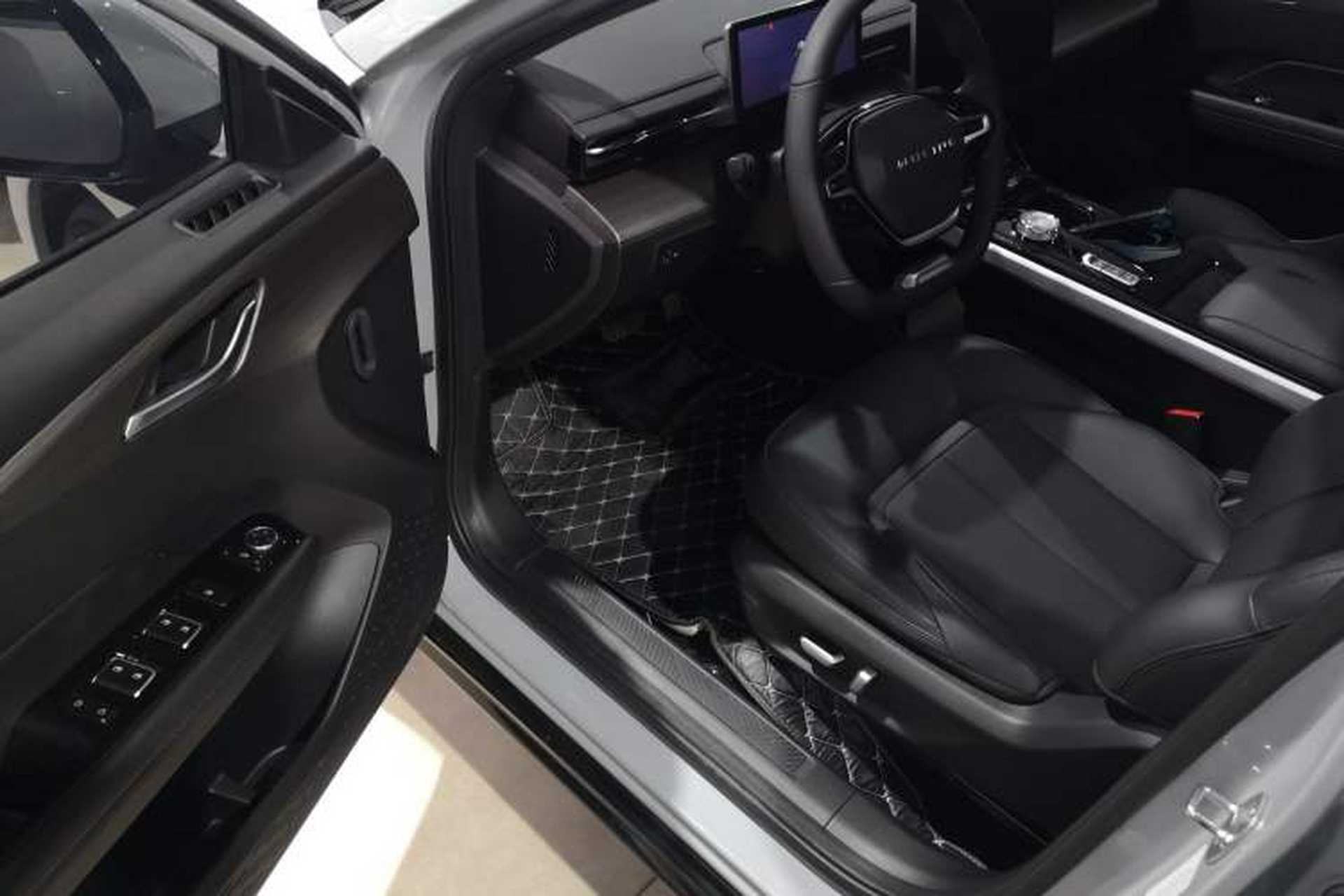 Used Wuling Xingguang 2024 Co-Creation Edition 510 Advanced Model Driver Seat