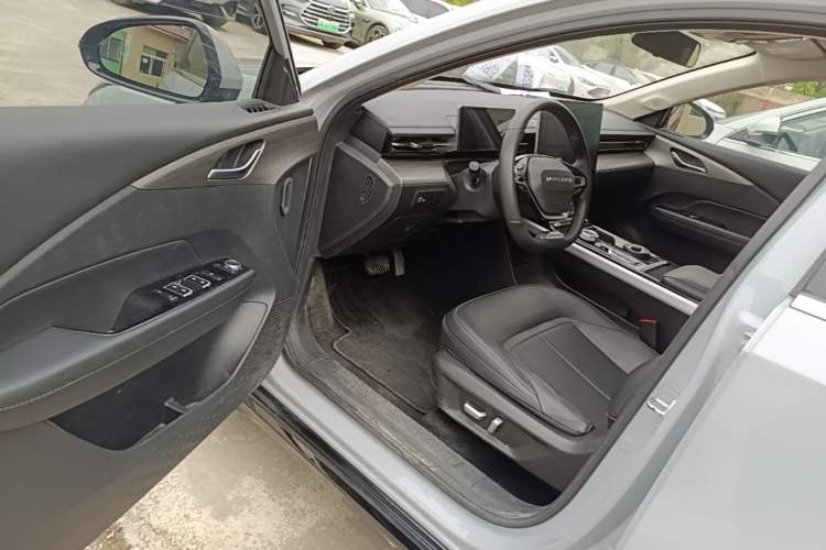 Used Wuling Xingguang 2024 Co-Creation Edition 510 Advanced Model Driver Seat