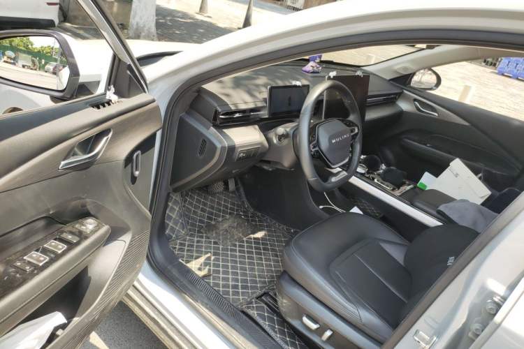 Used Wuling Xingguang 2024 Co-Creation Edition 510 Advanced Model Driver Seat
