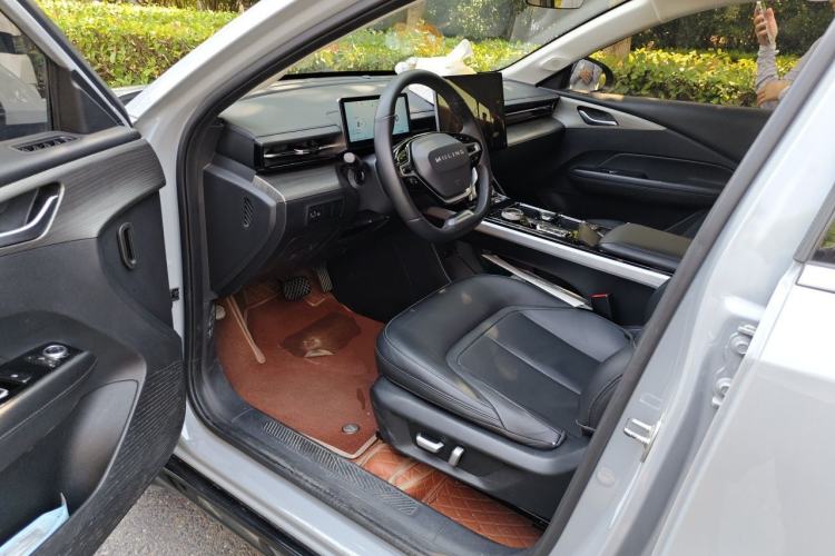 Used Wuling Xingguang 2024 Co-Creation Edition 510 Advanced Model Driver Seat