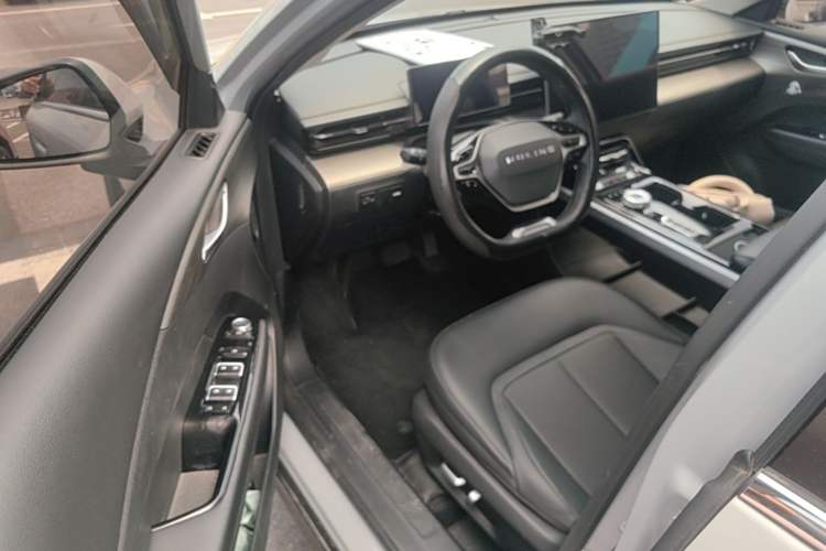 Used Wuling Xingguang 2024 Co-Creation Edition 510 Advanced Model Driver Seat