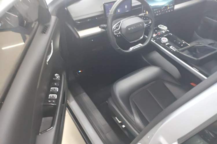 Used Wuling Xingguang 2024 Co-Creation Edition 510 Advanced Model Driver Seat