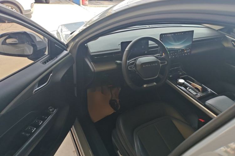 Used Wuling Xingguang 2024 Co-Creation Edition 510 Advanced Model Driver Seat