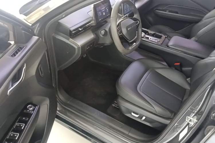 Used Wuling Xingguang 2024 Co-creation Edition 150 Standard Model Driver Seat