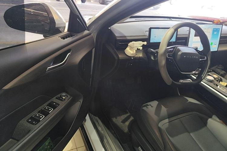 Used Wuling Xingguang 2024 Co-Creation Edition 510 Advanced Model Driver Seat