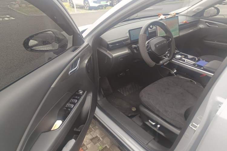 Used Wuling Xingguang 2024 Co-Creation Edition 510 Advanced Model Driver Seat