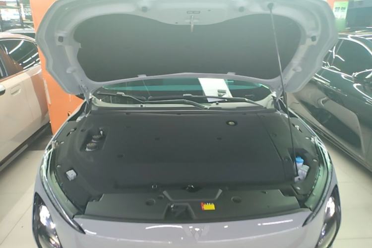Used Wuling Xingguang 2024 Co-Creation Edition 510 Advanced Model Engine Bay