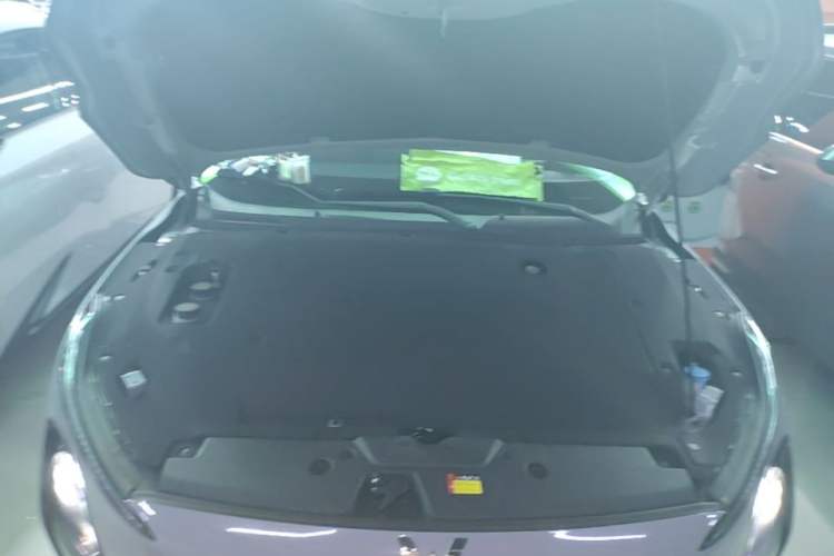Used Wuling Xingguang 2024 Co-Creation Edition 510 Advanced Model Engine Bay