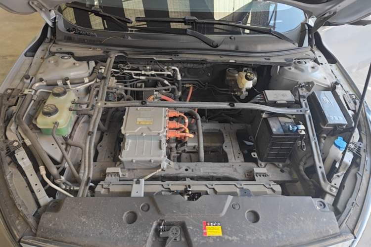 Used Wuling Xingguang 2024 Co-Creation Edition 510 Advanced Model Engine Bay