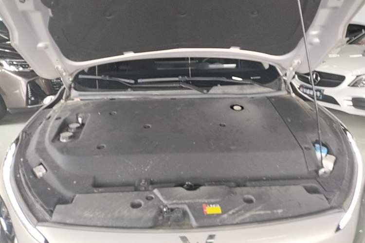 Used Wuling Xingguang 2024 Co-Creation Edition 510 Advanced Model Engine Bay