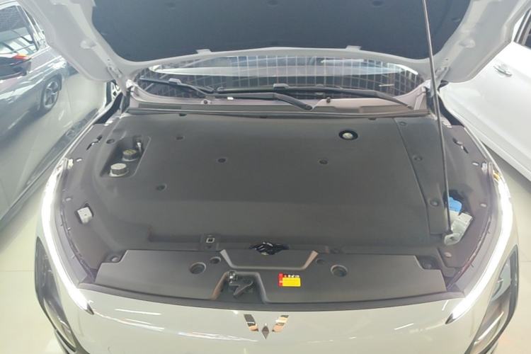 Used Wuling Xingguang 2024 Co-Creation Edition 510 Advanced Model Engine Bay