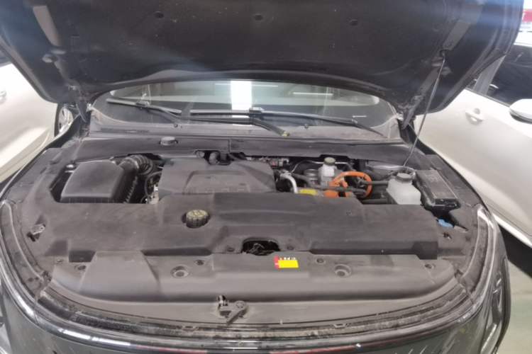 Used Wuling Xingguang 2024 Co-Creation Edition 150 Flagship Model Engine Bay