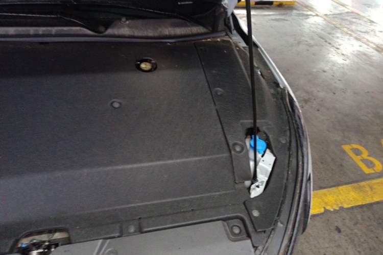 Used Wuling Xingguang 2024 Co-Creation Edition 510 Advanced Model Engine Bay Left