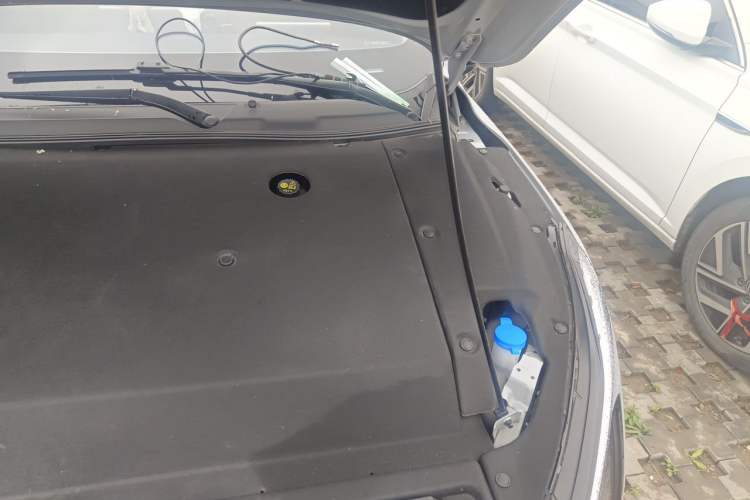 Used Wuling Xingguang 2024 Co-Creation Edition 510 Advanced Model Engine Bay Left
