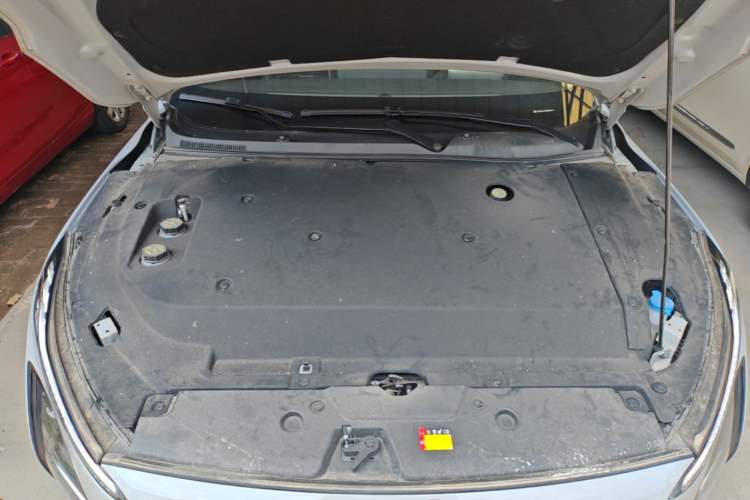Used Wuling Xingguang 2024 Co-Creation Edition 510 Advanced Model Engine Bay