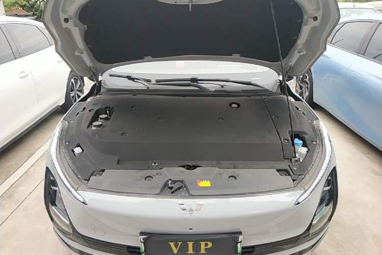 Used Wuling Xingguang 2024 Co-Creation Edition 510 Advanced Model Engine Bay