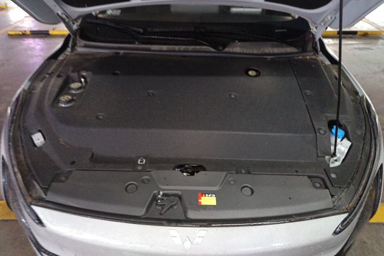 Used Wuling Xingguang 2024 Co-Creation Edition 510 Advanced Model Engine Bay