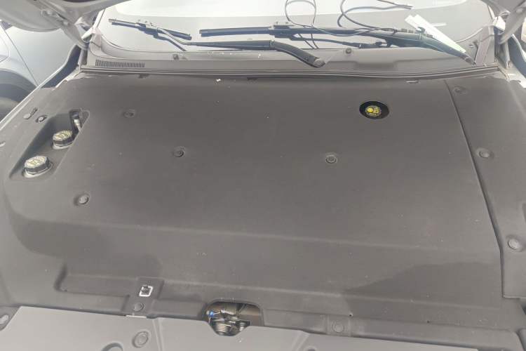 Used Wuling Xingguang 2024 Co-Creation Edition 510 Advanced Model Engine Bay