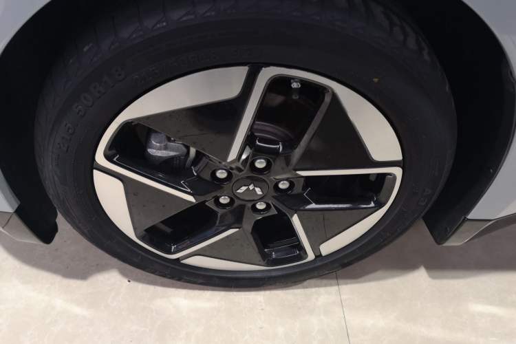 Used Wuling Xingguang 2024 Co-Creation Edition 510 Advanced Model Exterior 4