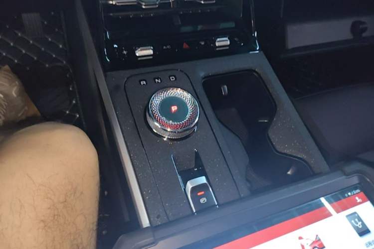 Used Wuling Xingguang 2024 Co-Creation Edition 510 Advanced Model Gear Lever