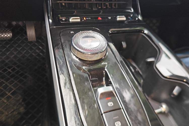 Used Wuling Xingguang 2024 Co-Creation Edition 510 Advanced Model Gear Lever