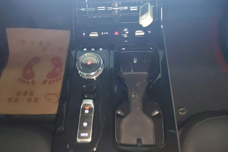 Used Wuling Xingguang 2024 Co-Creation Edition 510 Advanced Model Gear Lever