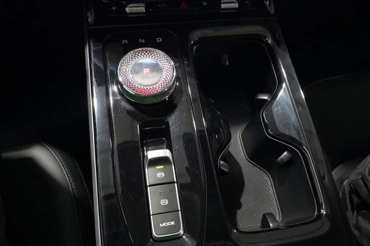 Used Wuling Xingguang 2024 Co-Creation Edition 510 Advanced Model Gear Lever