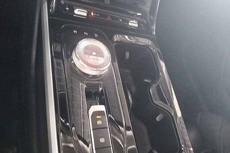 Used Wuling Xingguang 2024 Co-Creation Edition 510 Advanced Model Gear Lever