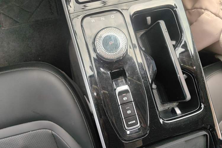 Used Wuling Xingguang 2024 Co-Creation Edition 510 Advanced Model Gear Lever