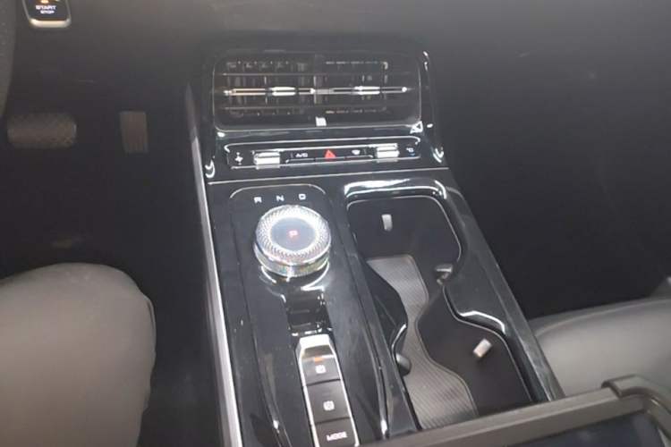 Used Wuling Xingguang 2024 Co-Creation Edition 510 Advanced Model Gear Lever