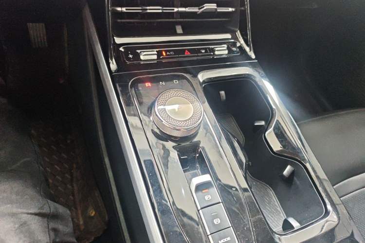 Used Wuling Xingguang 2024 Co-Creation Edition 510 Advanced Model Gear Lever