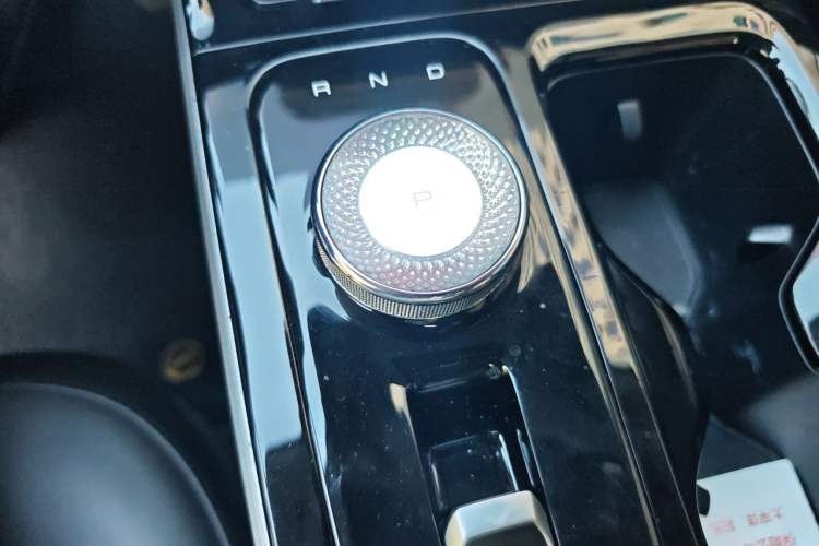 Used Wuling Xingguang 2024 Co-Creation Edition 510 Advanced Model Gear Lever