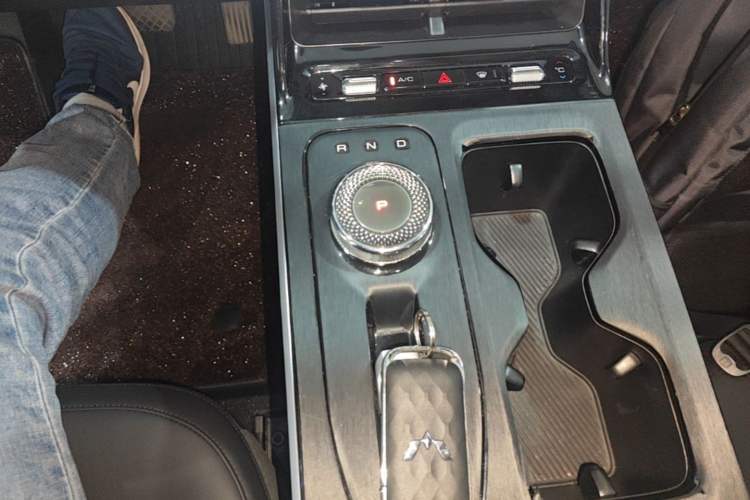 Used Wuling Xingguang 2024 Co-Creation Edition 510 Advanced Model Gear Lever