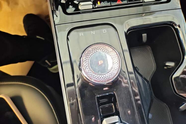 Used Wuling Xingguang 2024 Co-Creation Edition 510 Advanced Model Gear Lever