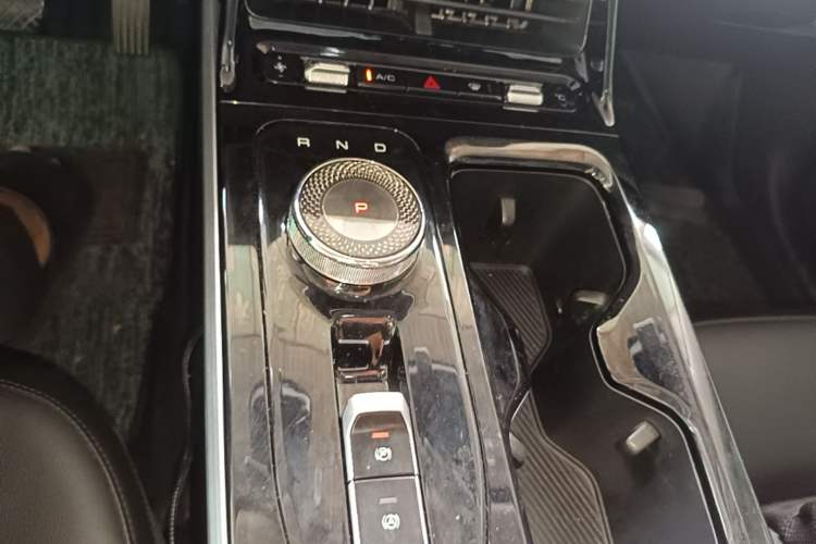 Used Wuling Xingguang 2024 Co-Creation Edition 510 Advanced Model Gear Lever