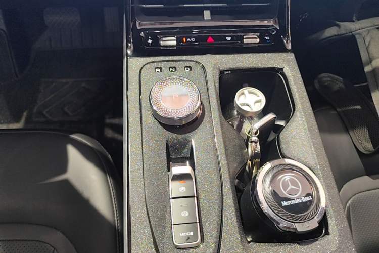 Used Wuling Xingguang 2024 Co-Creation Edition 510 Advanced Model Gear Lever