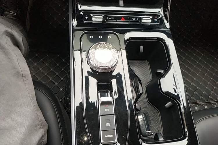 Used Wuling Xingguang 2024 Co-Creation Edition 510 Advanced Model Gear Lever