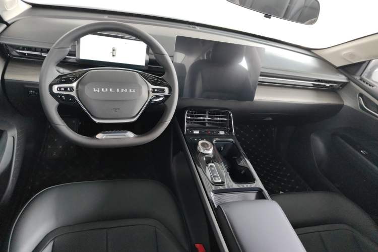 Used Wuling Xingguang 2024 Co-Creation Edition 150 Advanced Model Interior 3