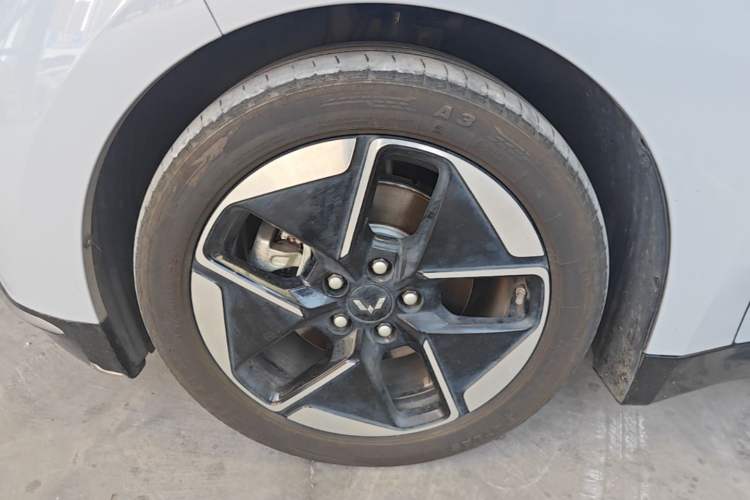 Used Wuling Xingguang 2024 Co-Creation Edition 510 Advanced Model Left Front Wheel Hub