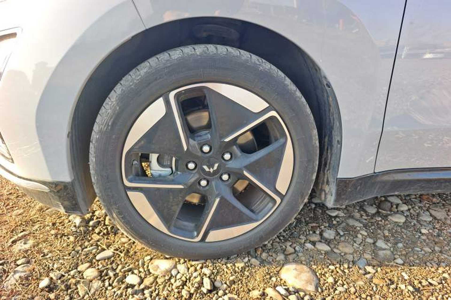 Used Wuling Xingguang 2024 Co-Creation Edition 510 Advanced Model Left Front Wheel Hub