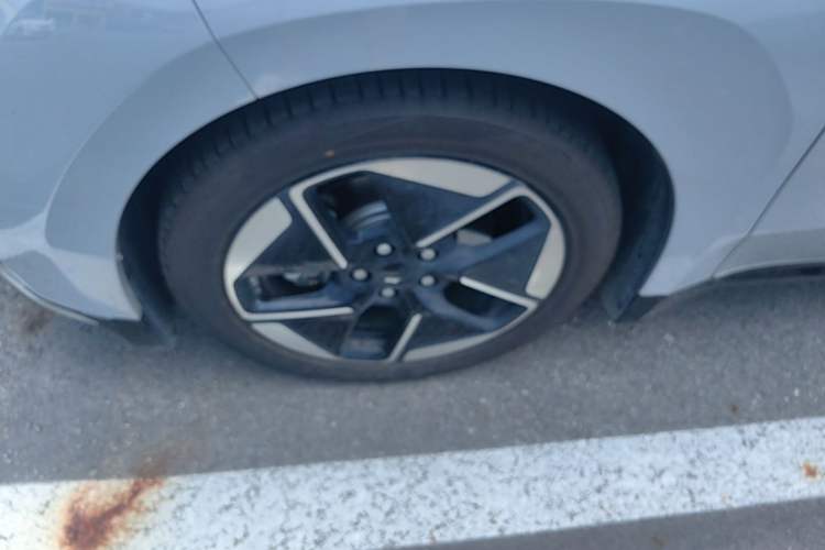 Used Wuling Xingguang 2024 Co-Creation Edition 510 Advanced Model Left Front Wheel Hub